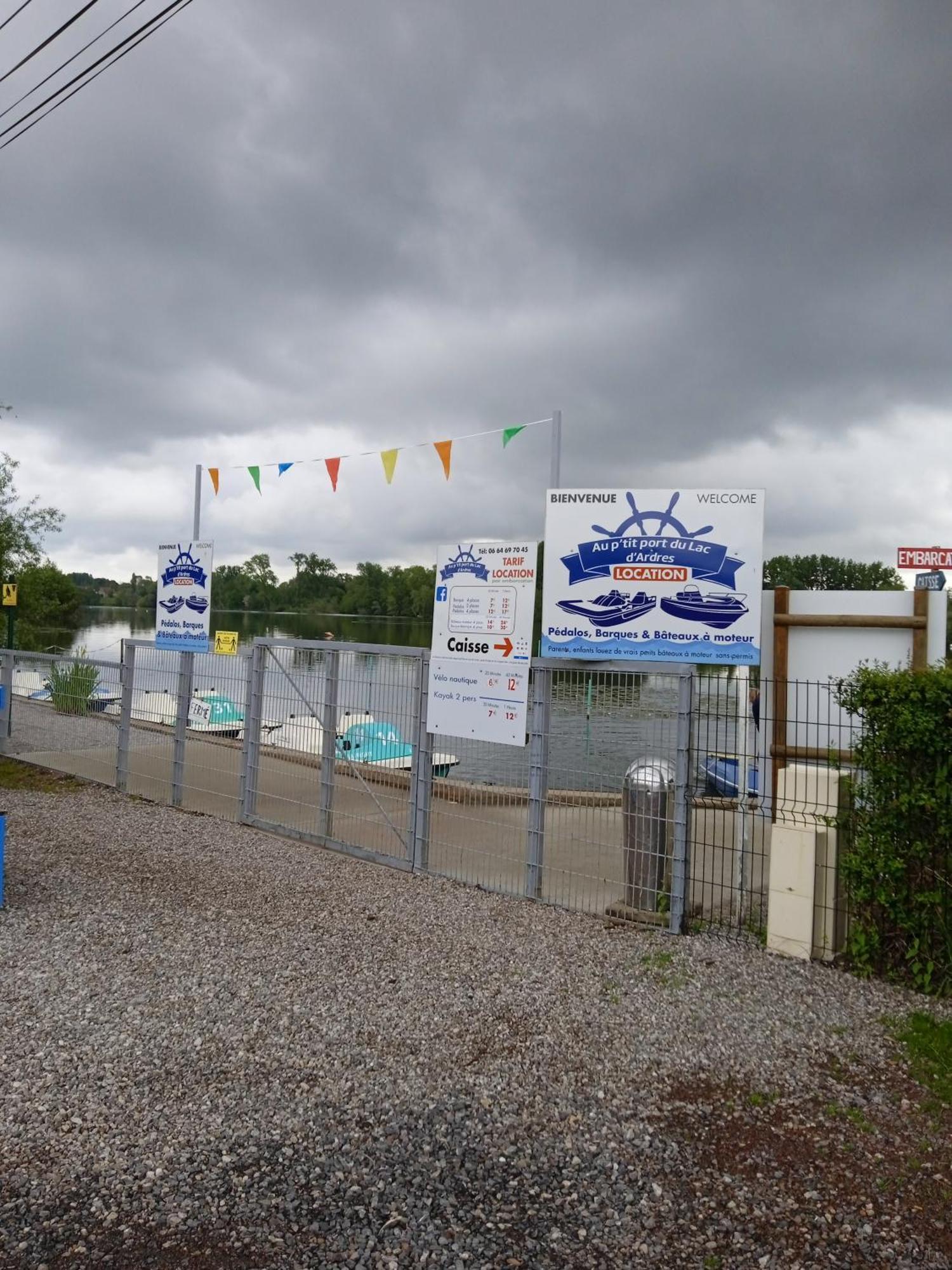Hotel Le Chat Reveur Ardres Esterno foto